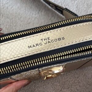 Marc Jacobs Cream and Gold Crossbody Bag with Gold-Tone Hardware